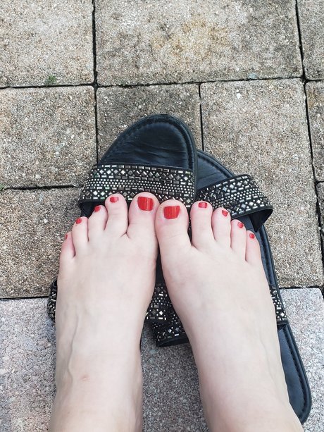 Naakte gelekte OnlyFans-foto van Pretty Feet Magic