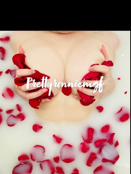Naakte gelekte OnlyFans-foto van Prettyronnie