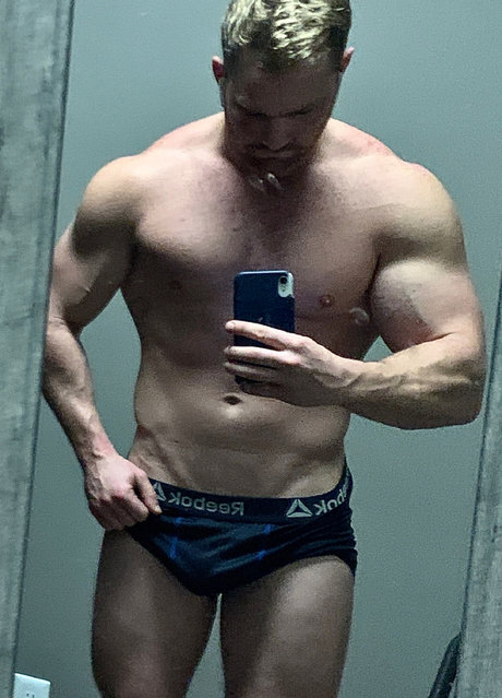 Naakte gelekte OnlyFans-foto van Tyler