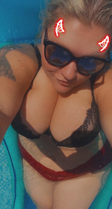 Naakte gelekte OnlyFans-foto van Poppyr97