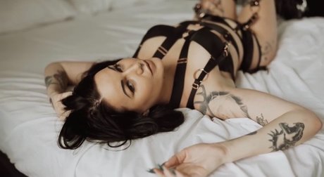 Naakte gelekte OnlyFans-foto van Poppybanxx
