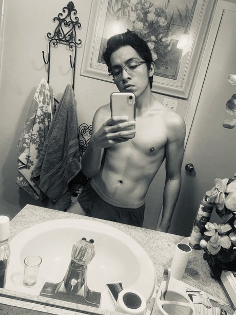 Naakte gelekte OnlyFans-foto van Popperbabe