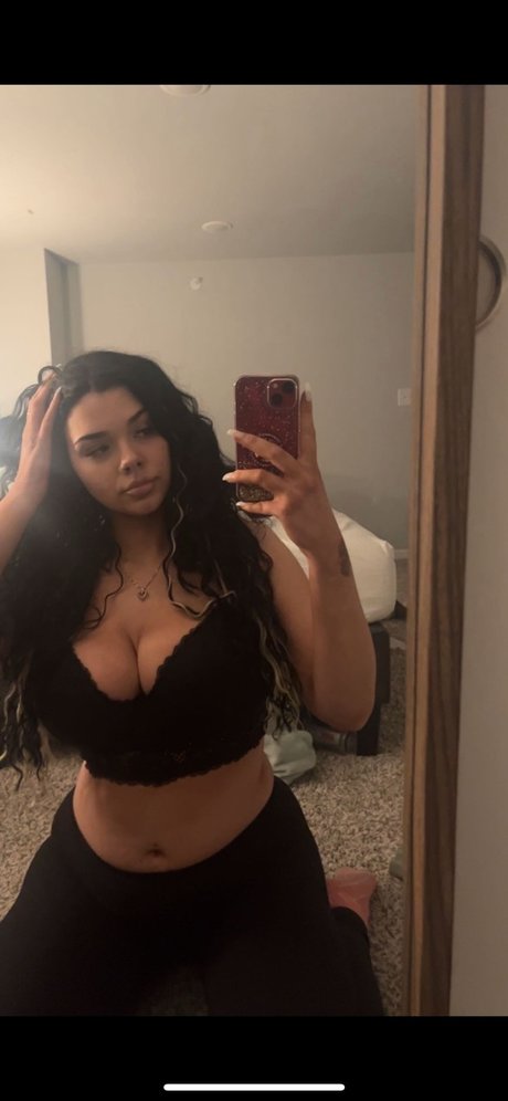 Naakte gelekte OnlyFans-foto van Pookie