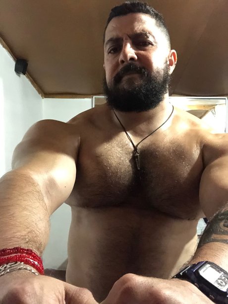 Naakte gelekte OnlyFans-foto van Muscle Mannn