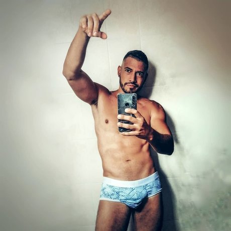 Naakte gelekte OnlyFans-foto van Poloko