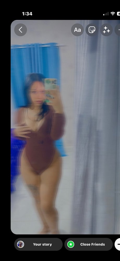 Naakte gelekte OnlyFans-foto van Puki 