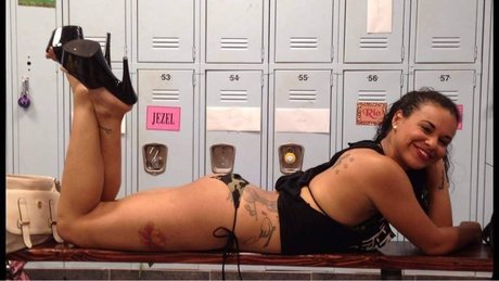 Naakte gelekte OnlyFans-foto van Abbie Bateman