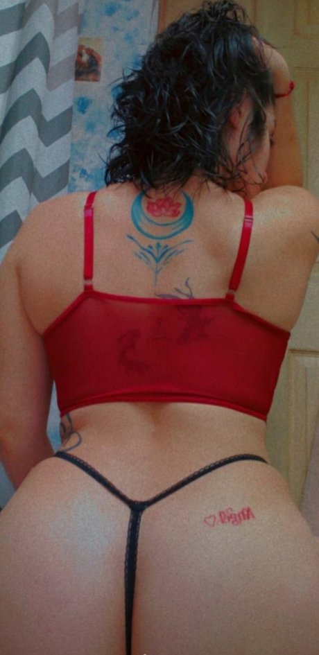 Naakte gelekte OnlyFans-foto van Adri