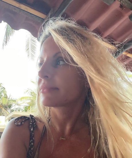 Naakte gelekte OnlyFans-foto van Gwendolyn