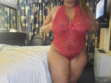 Naakte gelekte OnlyFans-foto van Platinum Booty