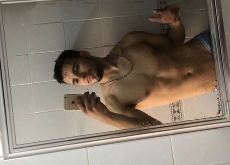 Naakte gelekte OnlyFans-foto van Pk
