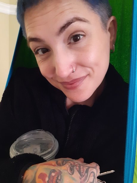 Naakte gelekte OnlyFans-foto van Pixie Baby