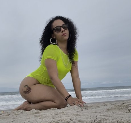 Naakte gelekte OnlyFans-foto van Pinksmurf