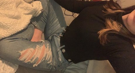 Naakte gelekte OnlyFans-foto van Scarlett June