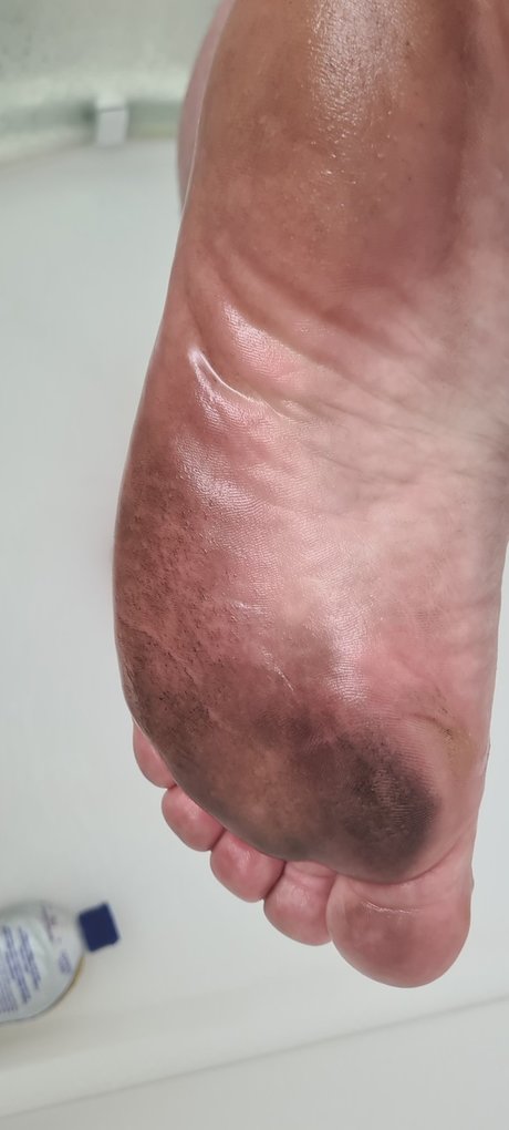 Naakte gelekte OnlyFans-foto van Philfeet