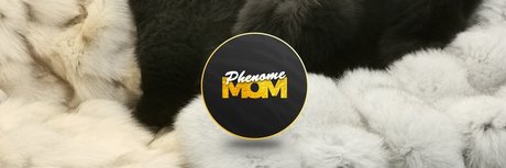 Naakte gelekte OnlyFans-foto van Phenomemom