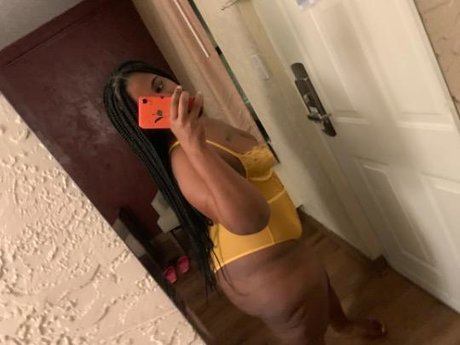 Naakte gelekte OnlyFans-foto van Pretty Baby