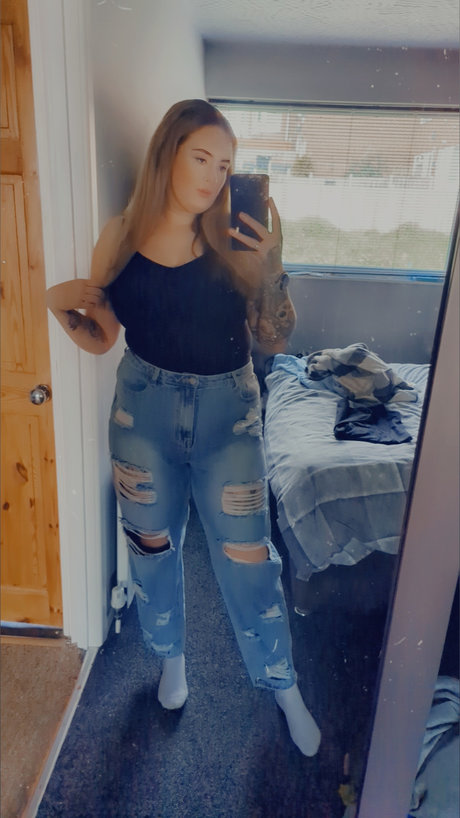 Naakte gelekte OnlyFans-foto van Queenie