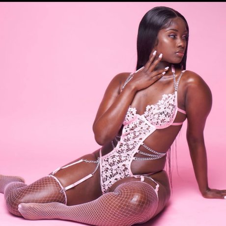 Naakte gelekte OnlyFans-foto van Queenpiinnkk