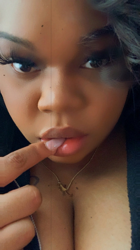 Naakte gelekte OnlyFans-foto van Queenkeyyy