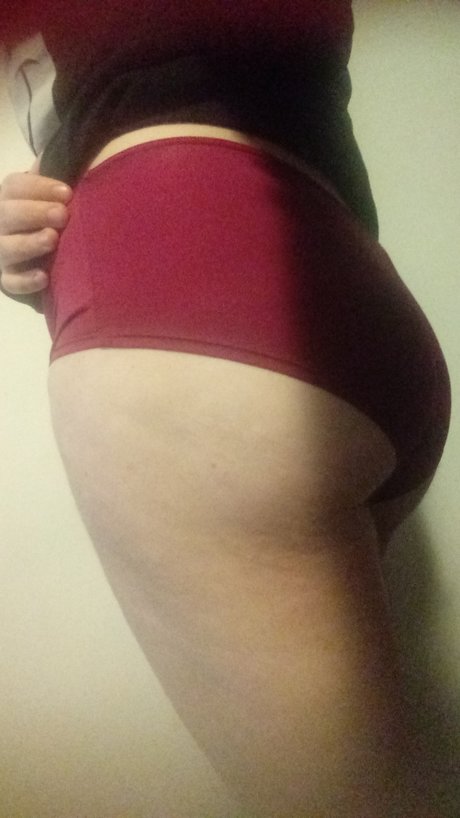 Naakte gelekte OnlyFans-foto van Queen Booty