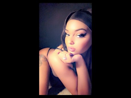 Naakte gelekte OnlyFans-foto van Asia 