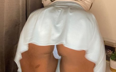 Naakte gelekte OnlyFans-foto van Peach