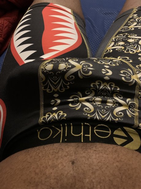 Naakte gelekte OnlyFans-foto van Pussythroatexperience