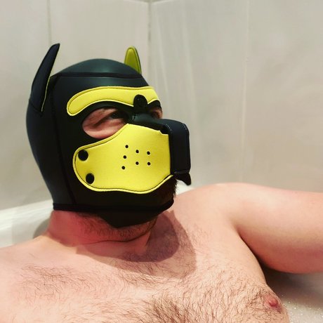 Naakte gelekte OnlyFans-foto van Pupboltund