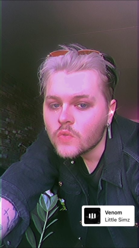 Naakte gelekte OnlyFans-foto van Luke