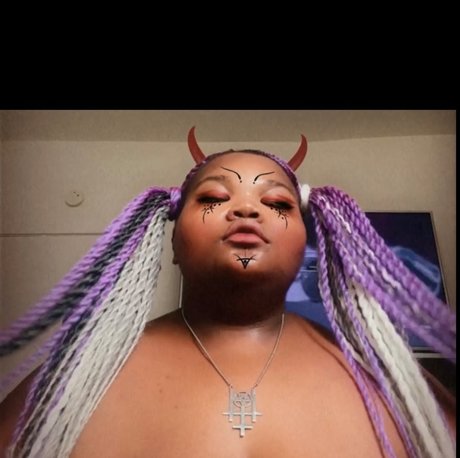 Naakte gelekte OnlyFans-foto van Fluffy Melons