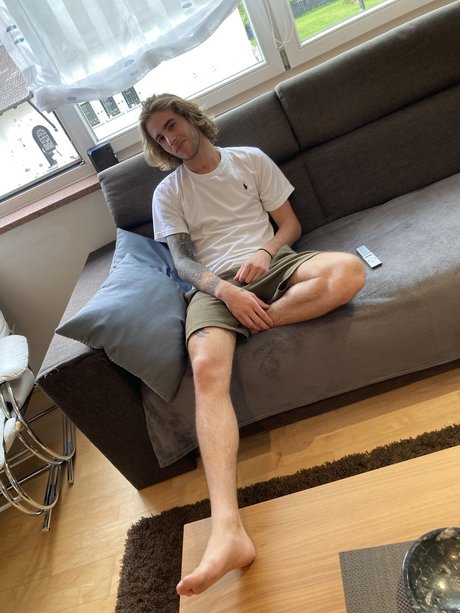 Naakte gelekte OnlyFans-foto van Fabian Pichler