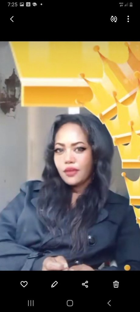 Naakte gelekte OnlyFans-foto van La Vida Es Rica 