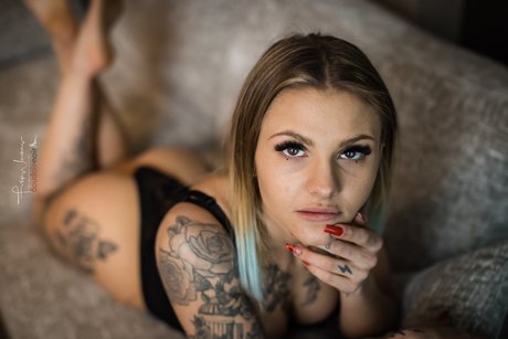 Naakte gelekte OnlyFans-foto van Lillylou