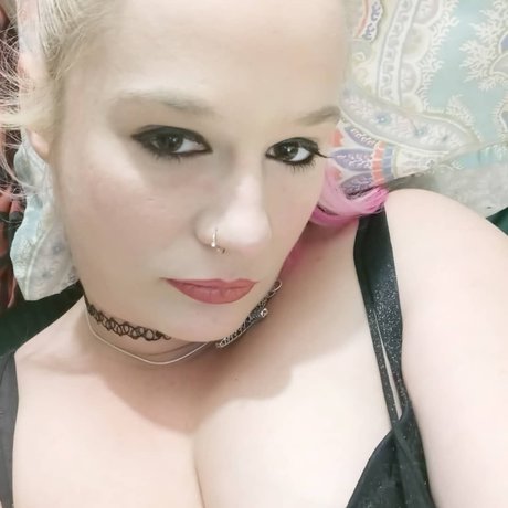 Naakte gelekte OnlyFans-foto van Alexis Blaze