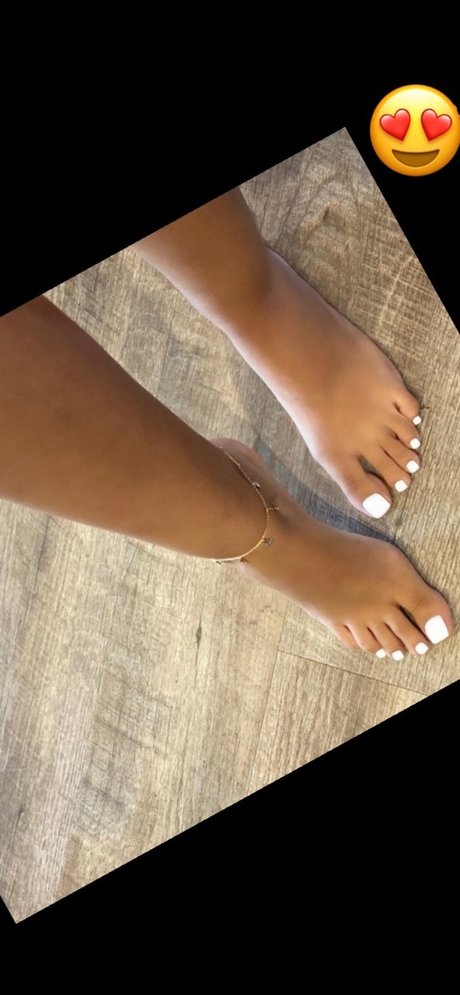 Naakte gelekte OnlyFans-foto van Pretty Toes Ant