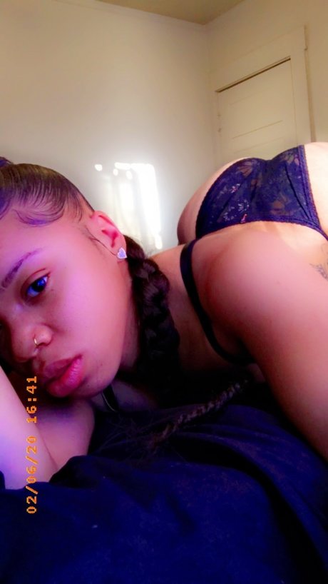 Naakte gelekte OnlyFans-foto van Rubyyy Stacks