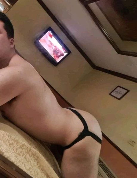 Naakte gelekte OnlyFans-foto van Mario Rmz
