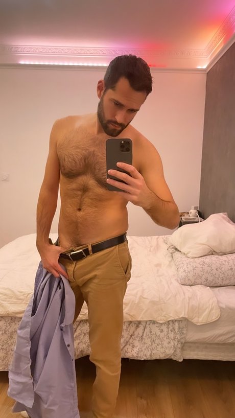 Naakte gelekte OnlyFans-foto van Romain