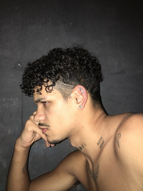 Naakte gelekte OnlyFans-foto van Rixxardd