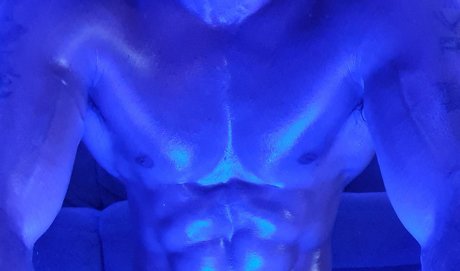 Naakte gelekte OnlyFans-foto van Ripped Redneck