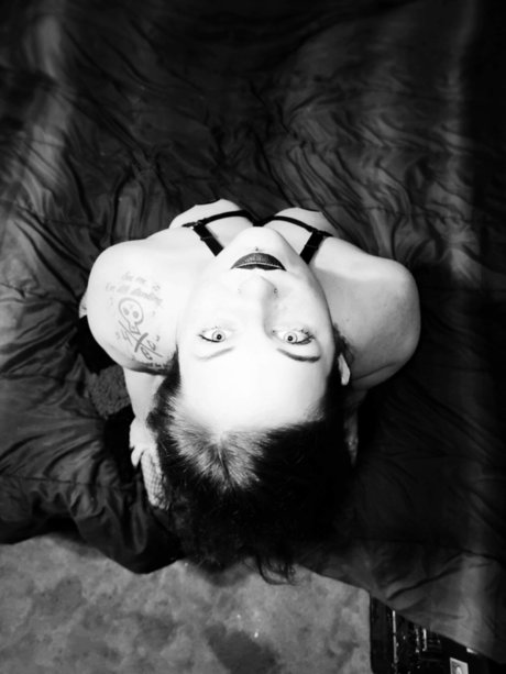 Naakte gelekte OnlyFans-foto van Riot95