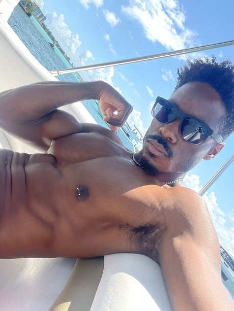 Naakte gelekte OnlyFans-foto van Ringaling