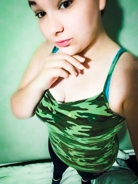 Naakte gelekte OnlyFans-foto van Rina Gray