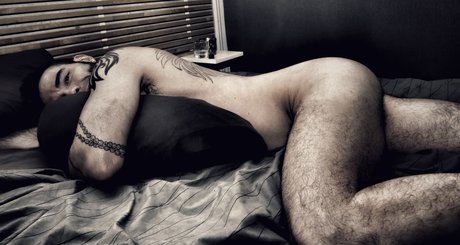 Naakte gelekte OnlyFans-foto van Riley Rhodes