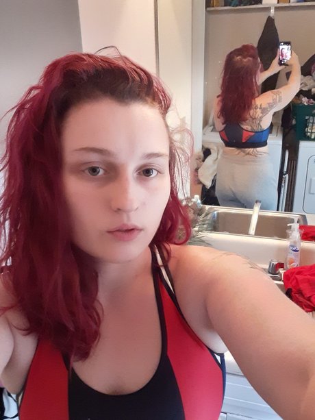 Naakte gelekte OnlyFans-foto van Riley Nahhhifyoureo20