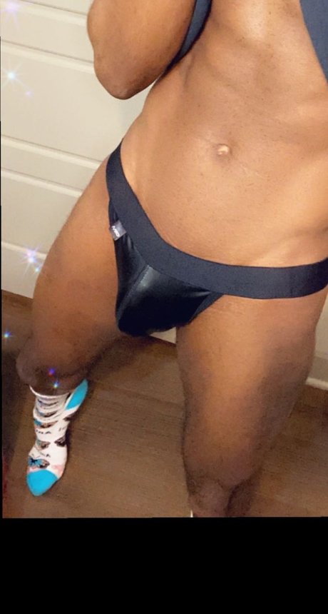 Naakte gelekte OnlyFans-foto van Riley Cash