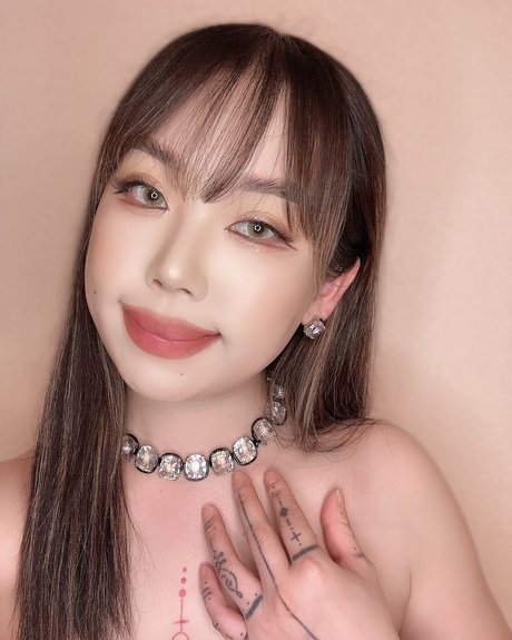 Naakte gelekte OnlyFans-foto van Riko