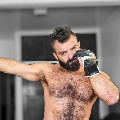 Naakte gelekte OnlyFans-foto van Rico Rosa