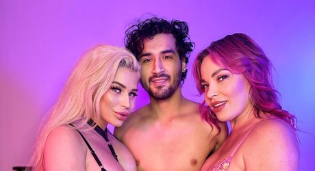 Naakte gelekte OnlyFans-foto van Rico Hernandez
